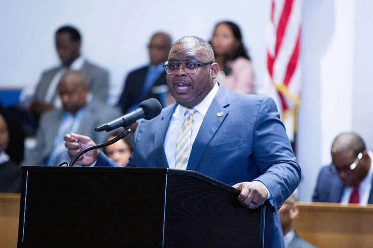 Tony Vauss speaking at a podium